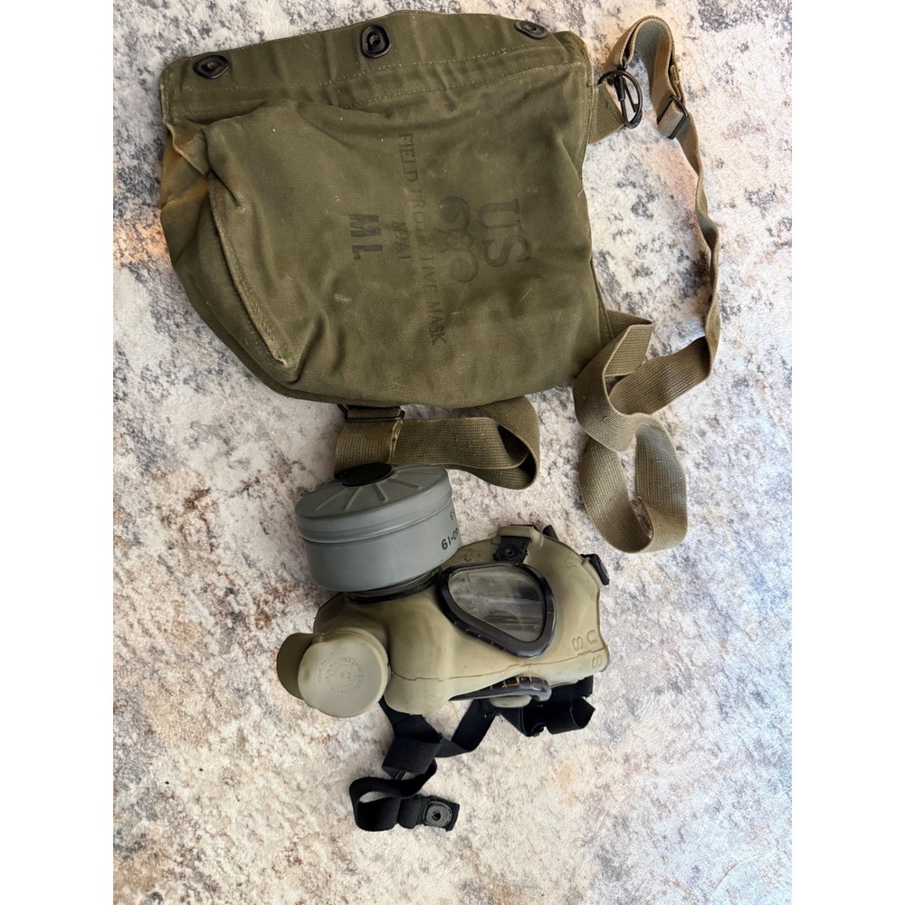 US Military Gas Mask Medium w Canvas Bag Filter Dated‎ 1979 Cold War Era